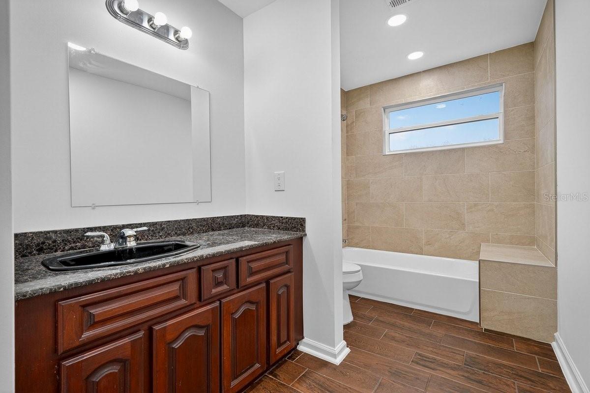 QUIET PLACE IN COUNTRY UNIT 05 - Residential