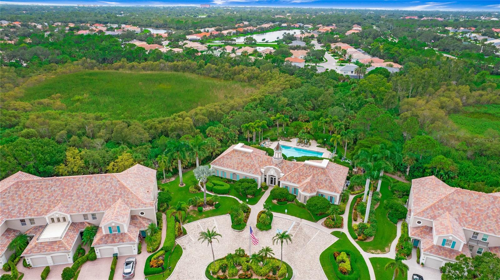 PARISIENNE GARDENS - Residential