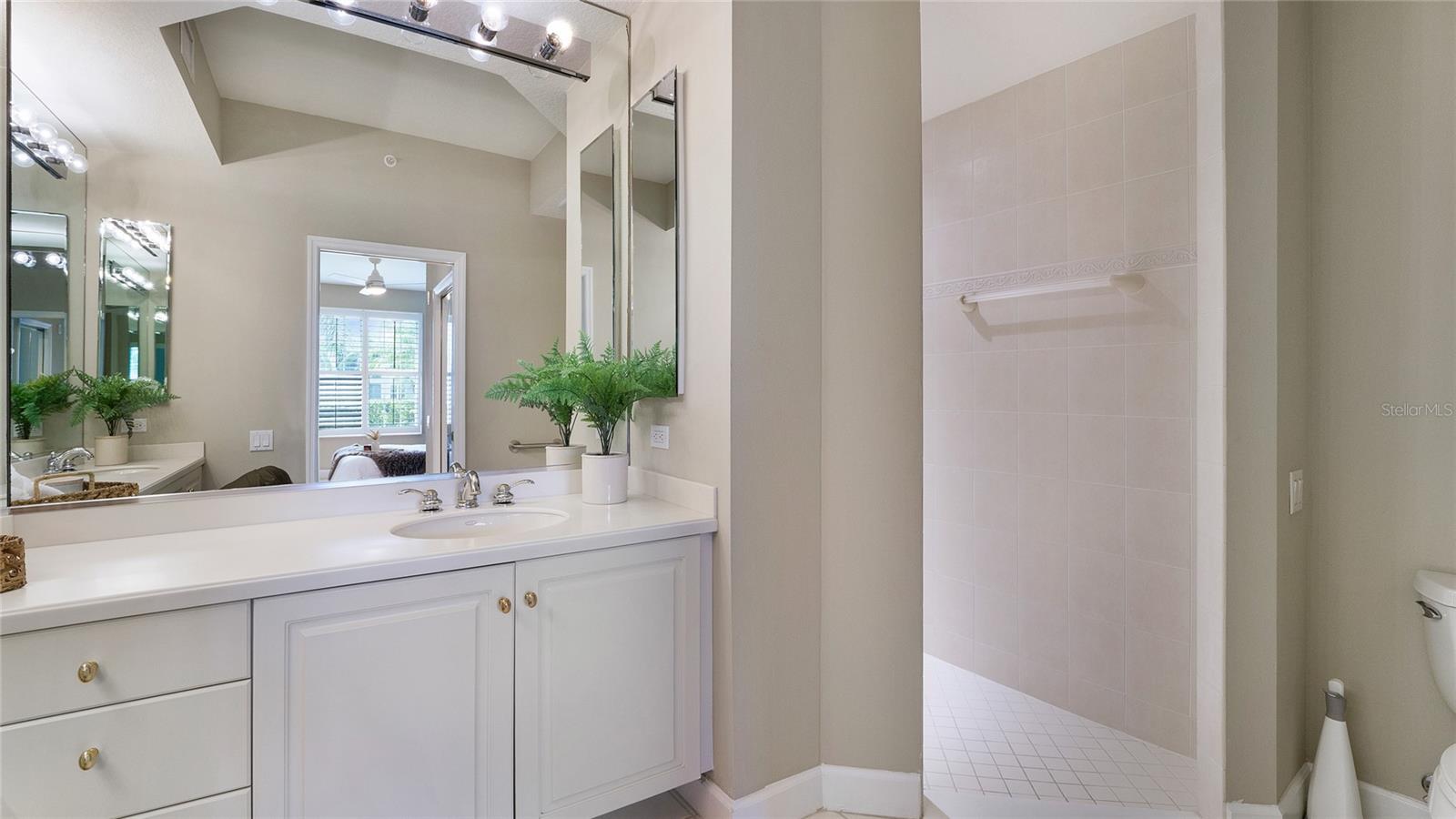 PARISIENNE GARDENS - Residential