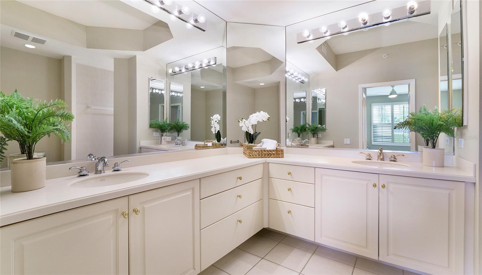 PARISIENNE GARDENS - Residential