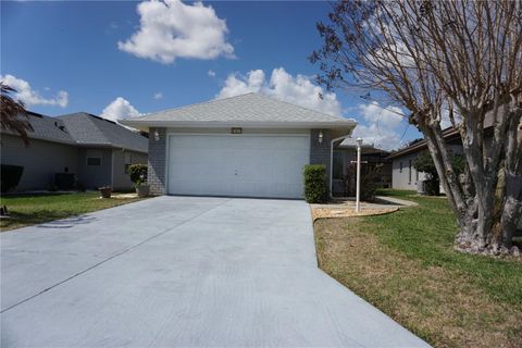 Photo of 21617 Queen Elizabeth Court, Leesburg, FL 34748 (MLS # G5109280)