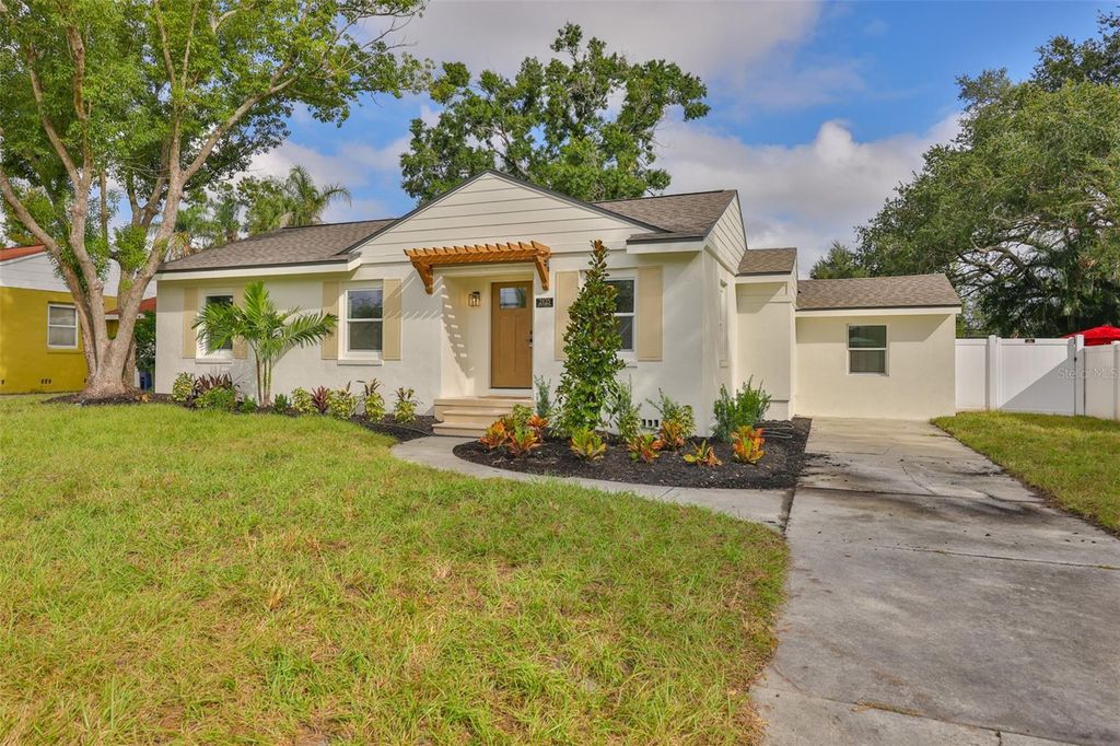Photo of 2125 W Ferris Avenue, Tampa, FL 33603 (MLS # TB8436308)