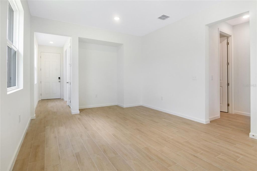 Photo of 811 Lake Dell Road, Dundee, FL 33838 (MLS # S5126739)