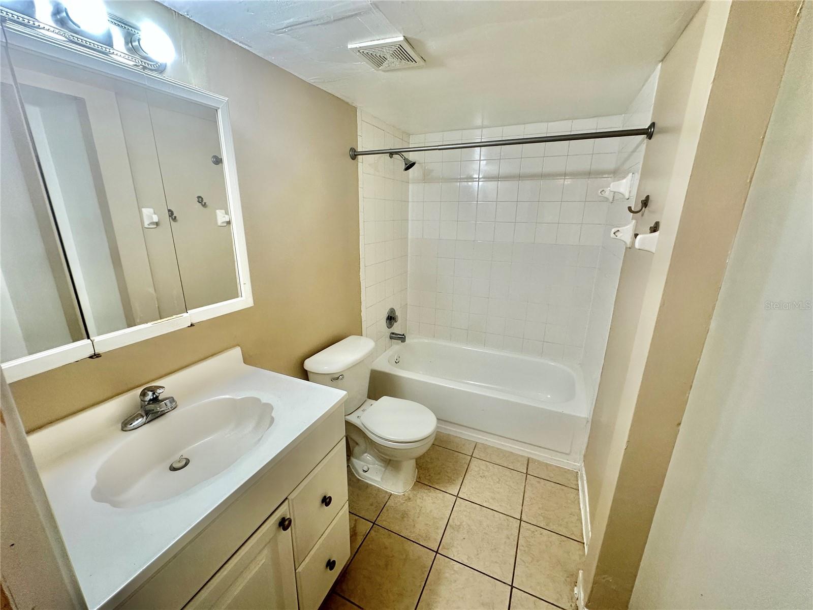 WOODRUFFS SUB FRANK L - Residential Lease