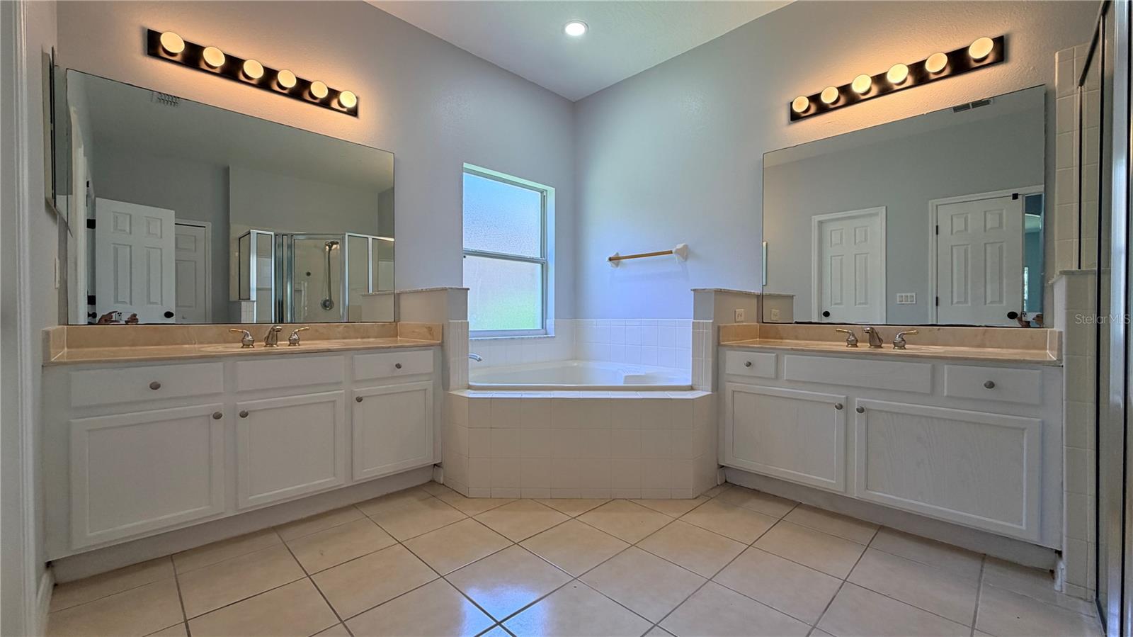BELLALAGO PH 4P - Residential