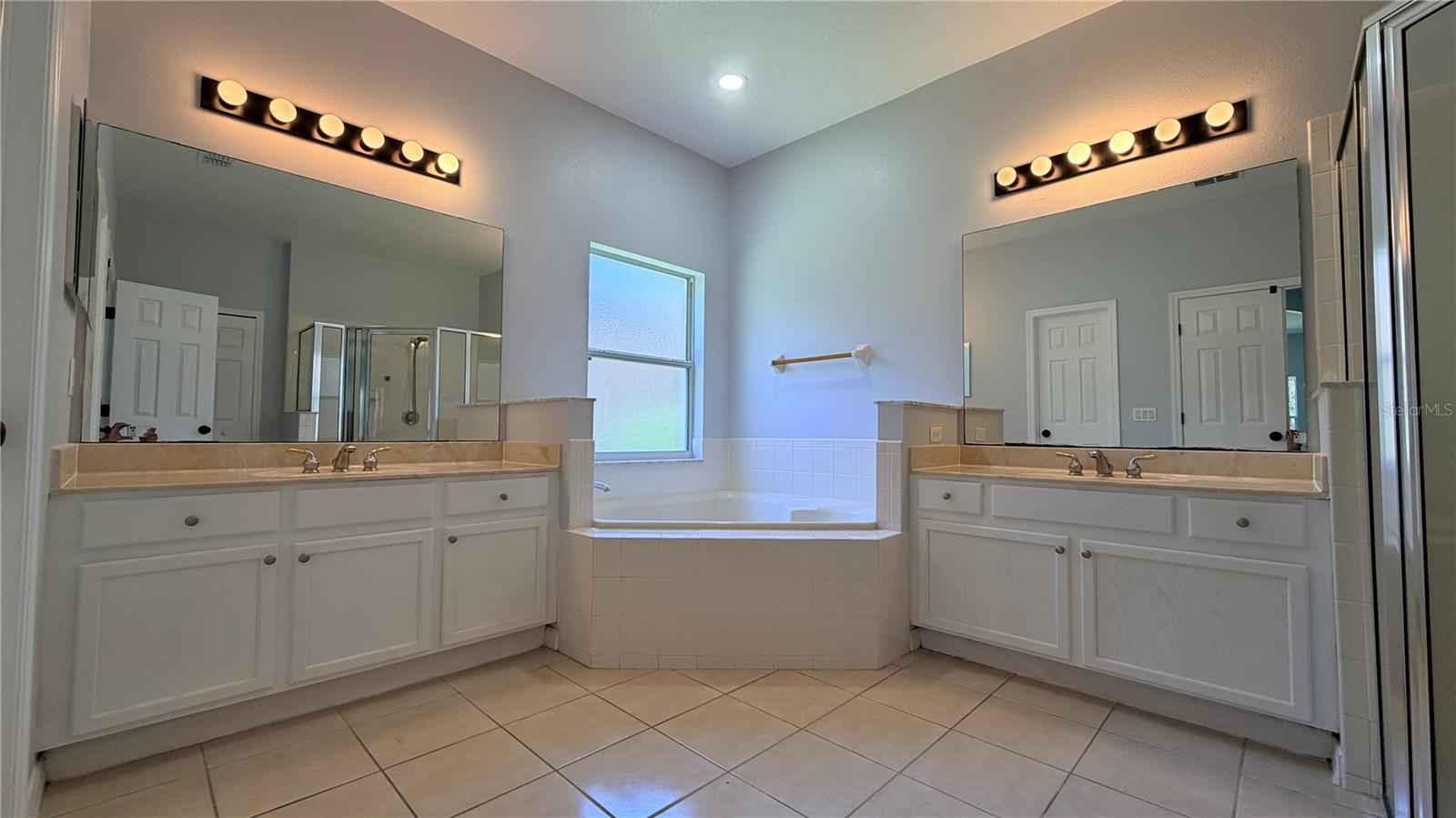BELLALAGO PH 4P - Residential