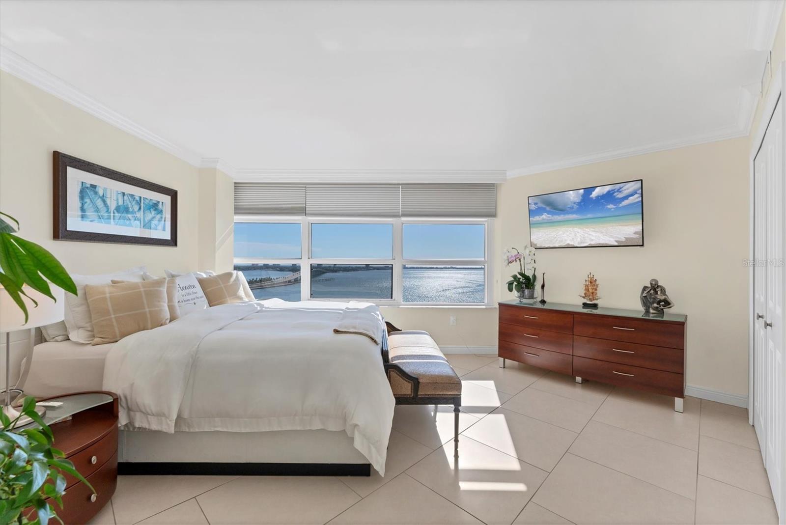 CONDO ON THE BAY - Residential