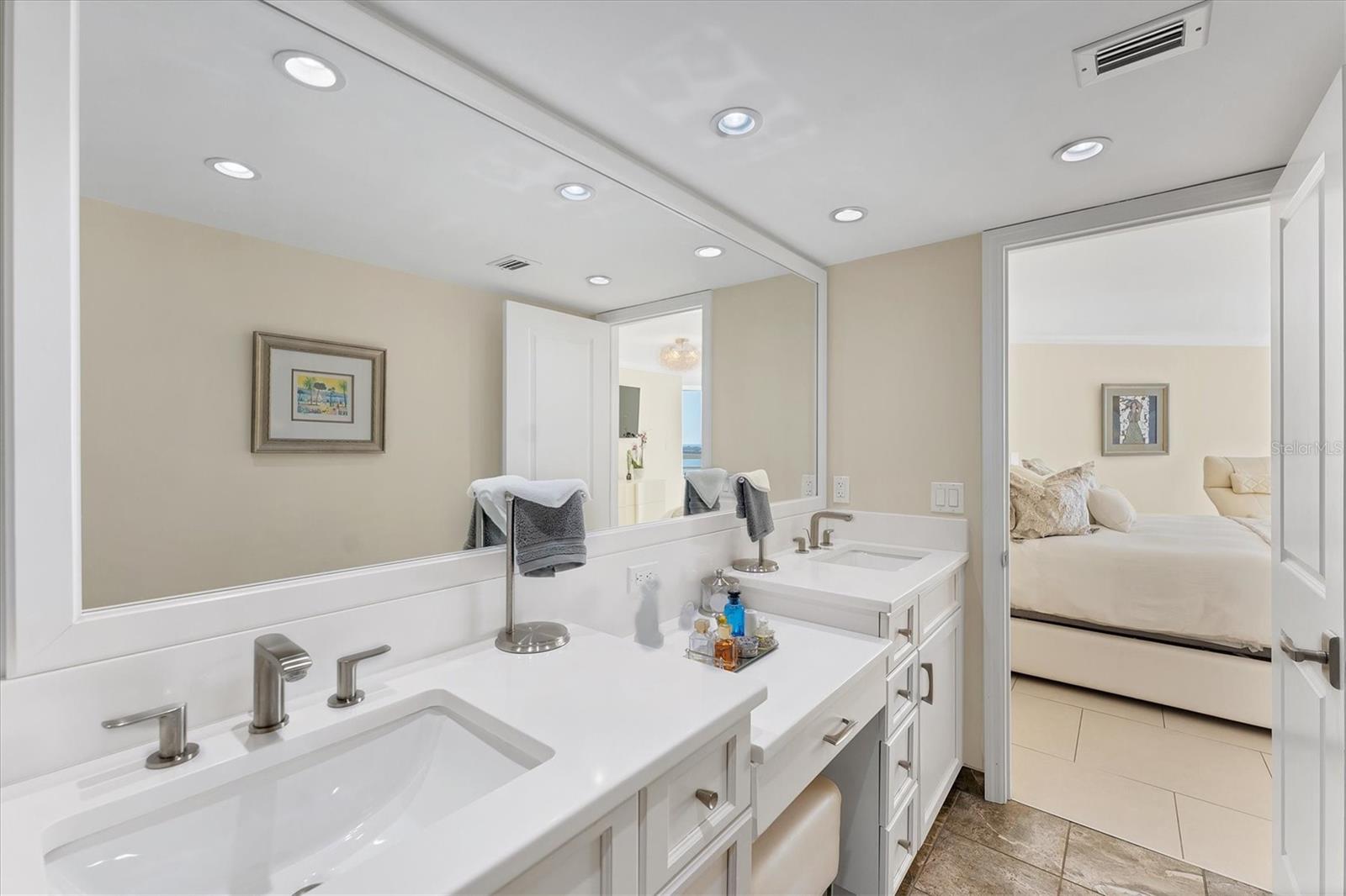 CONDO ON THE BAY - Residential