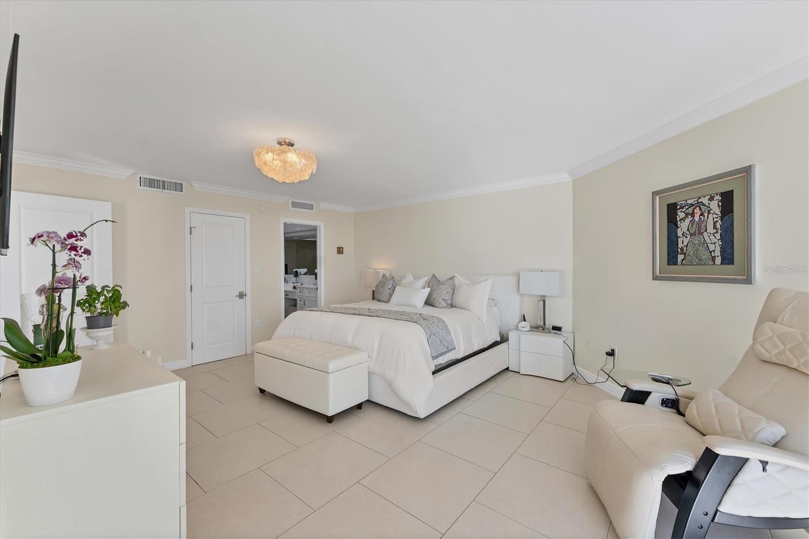 CONDO ON THE BAY - Residential