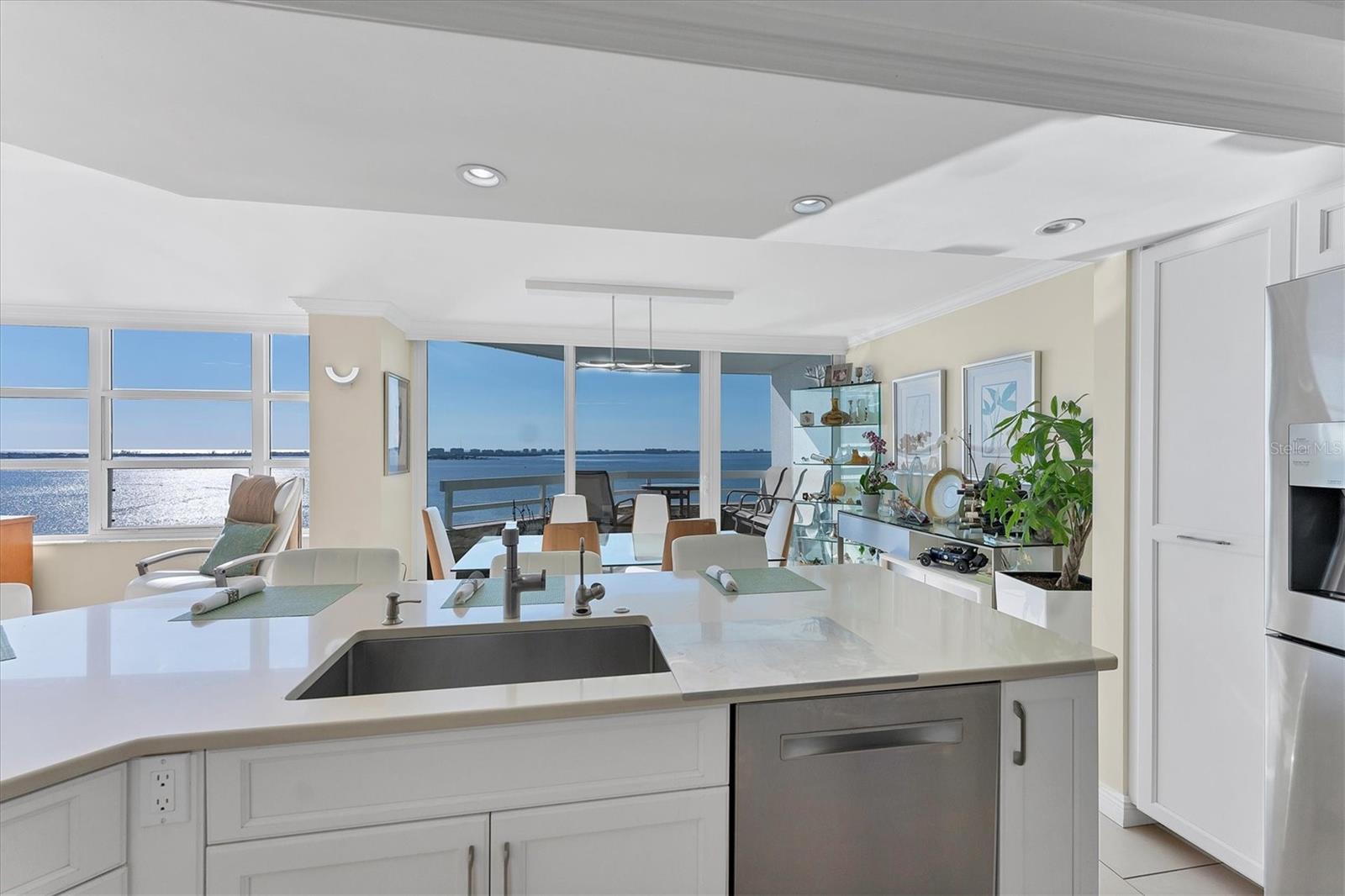 CONDO ON THE BAY - Residential