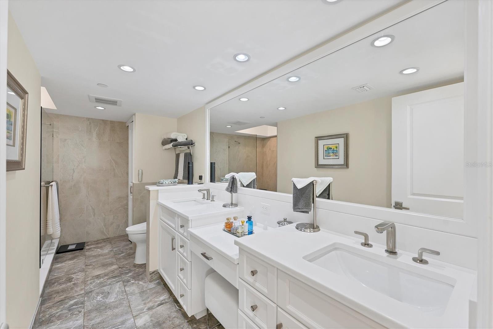 CONDO ON THE BAY - Residential