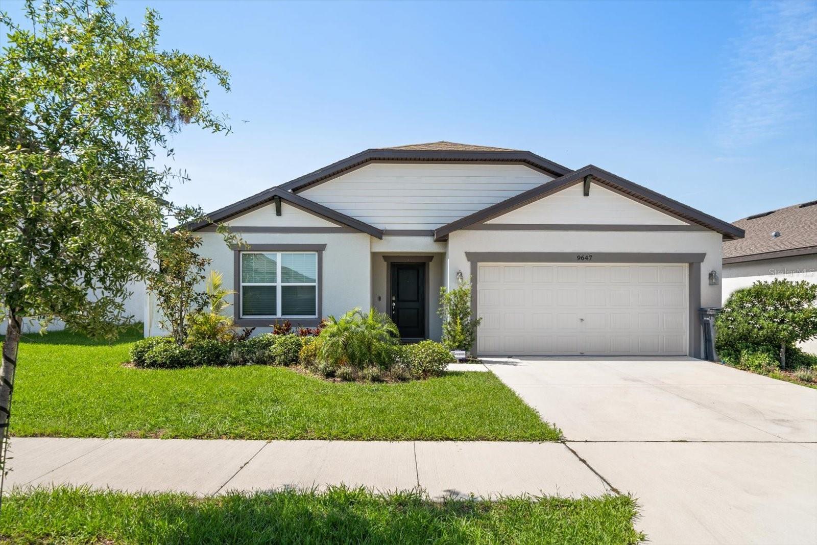 The Seabrook's open-concept design has a welcoming foyer that flows into the kitchen, cafe area, spacious gathering room and out to the included covered lanai. The designer kitchen includes an walk-in, corner pantry and large island. Enjoy a luxurious Owner's Suite with walk-in closet and an additional two bedrooms. The versatile flex room is a great home office.