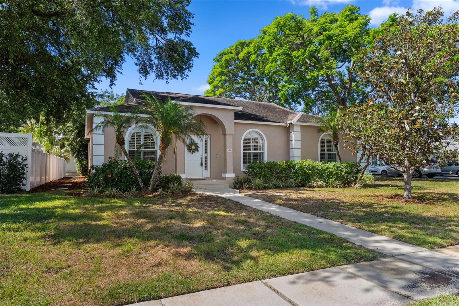 HARCOURT ESTATES - Residential