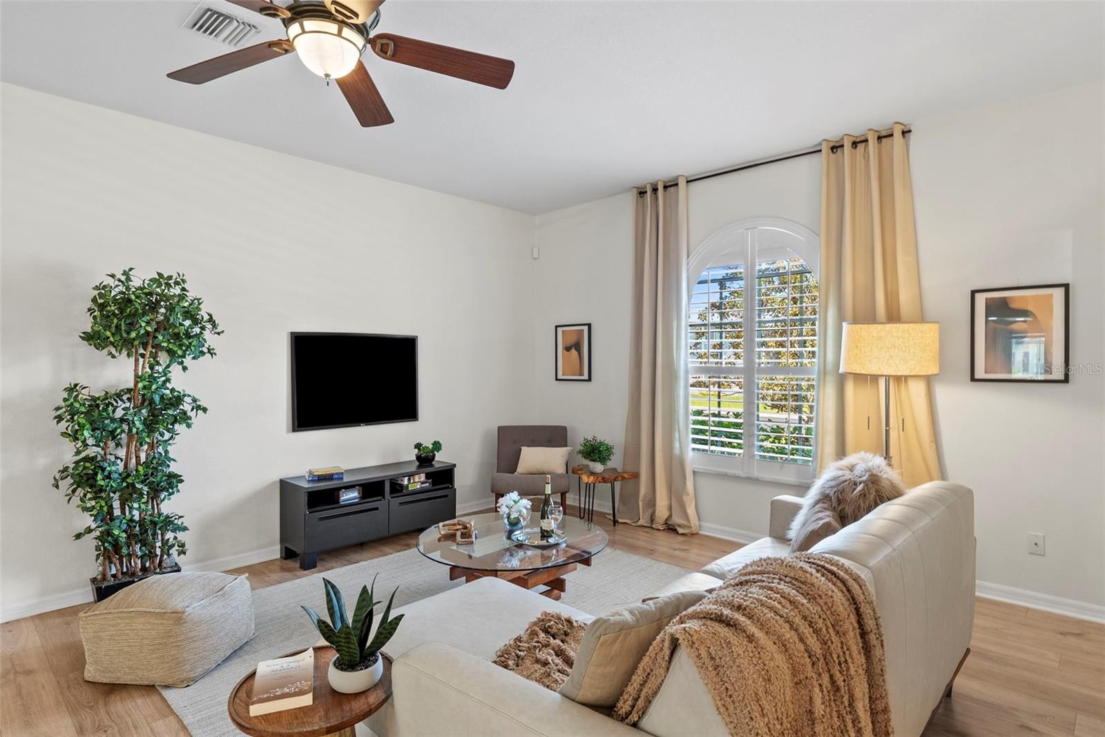 HARCOURT ESTATES - Residential