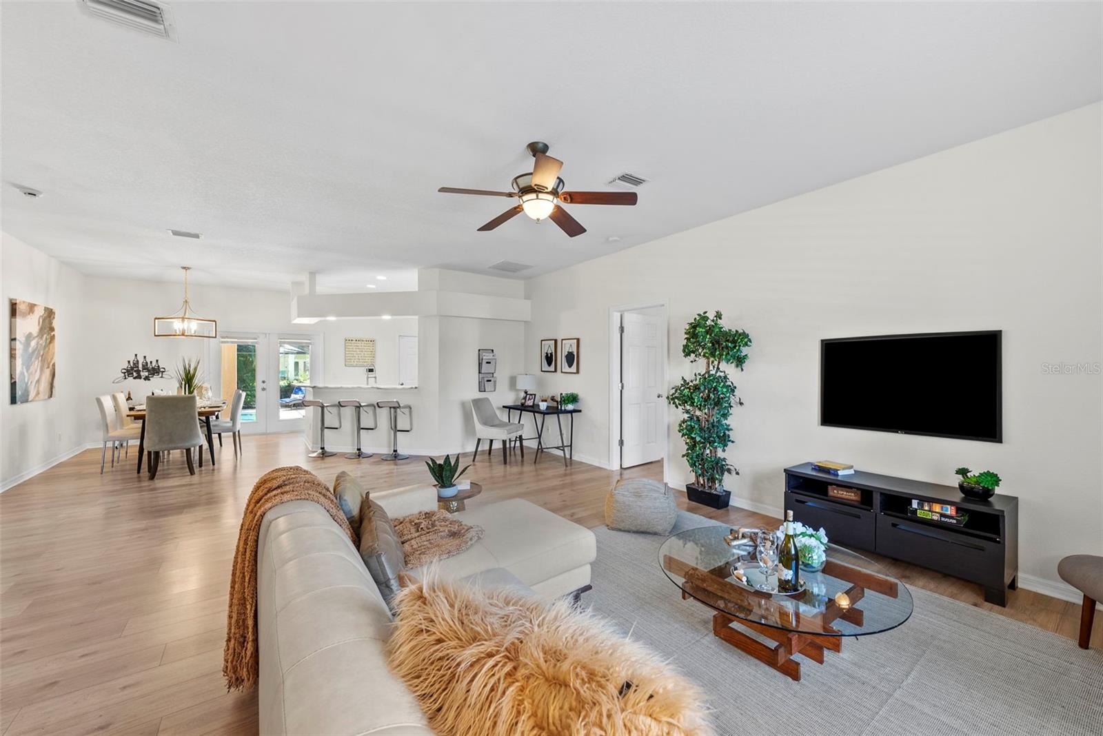 HARCOURT ESTATES - Residential