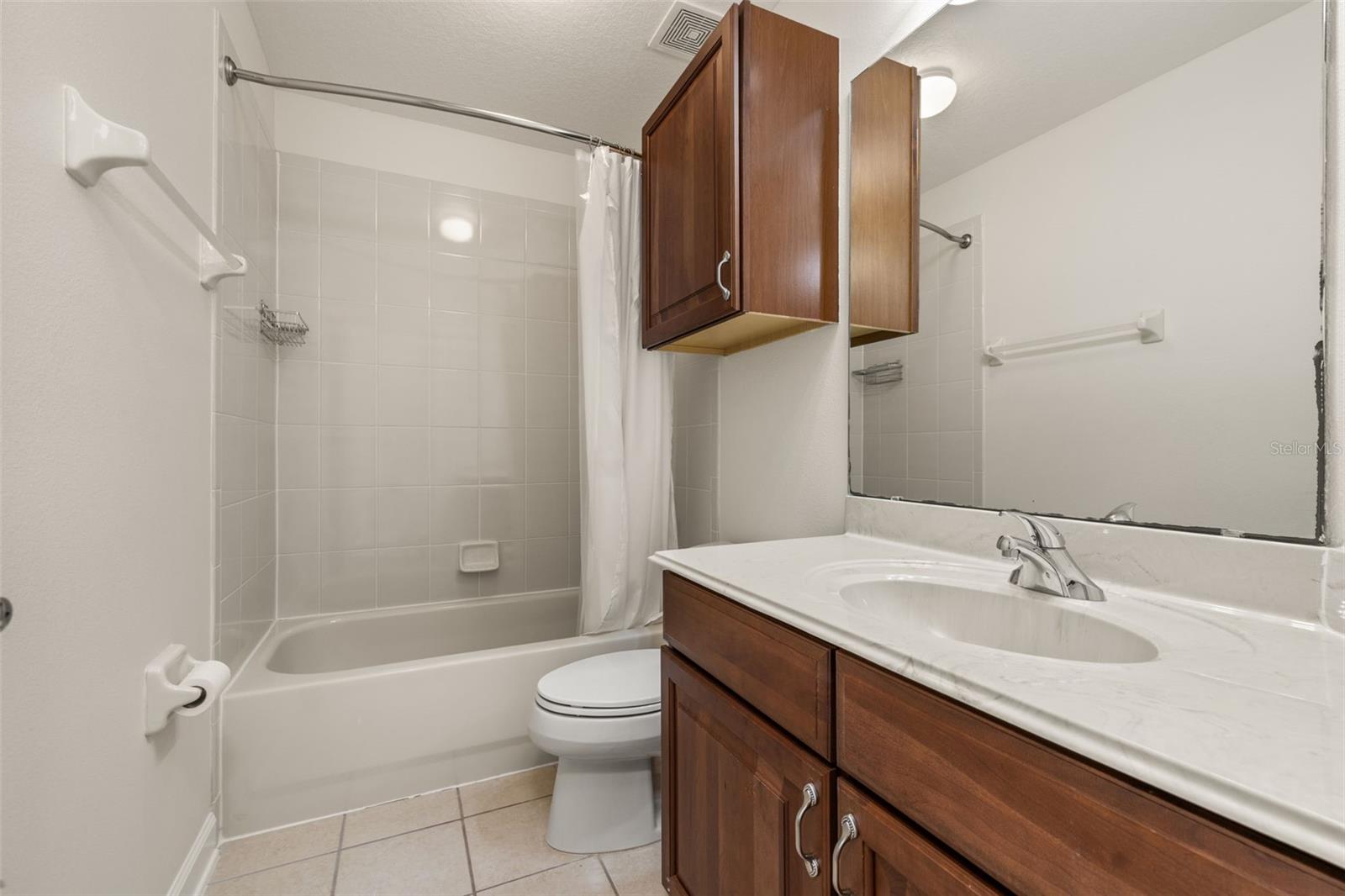 CELEBRATION EAST VILLAGE UNIT 04 - Residential Lease