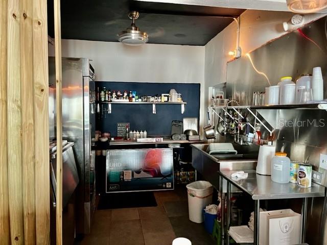 DEWEY - Commercial Sale