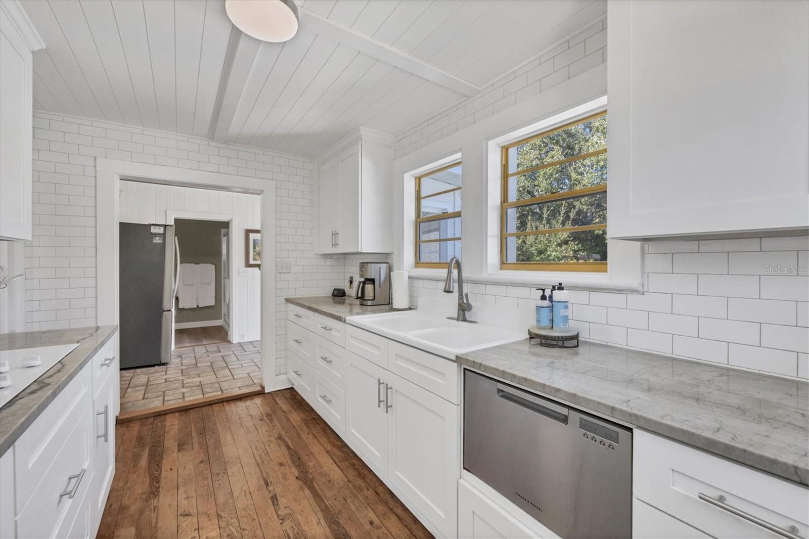 A R ANTHONYS SUB OF PT SEC14&23 T34 R17 - Residential