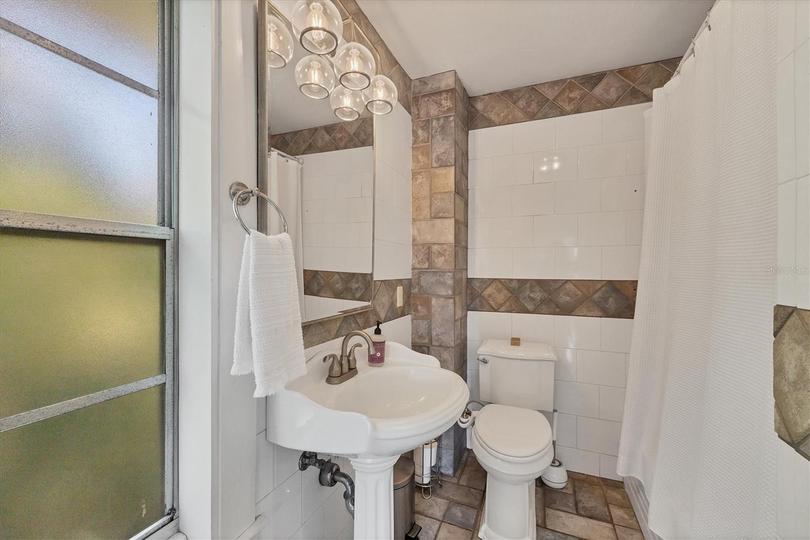 A R ANTHONYS SUB OF PT SEC14&23 T34 R17 - Residential