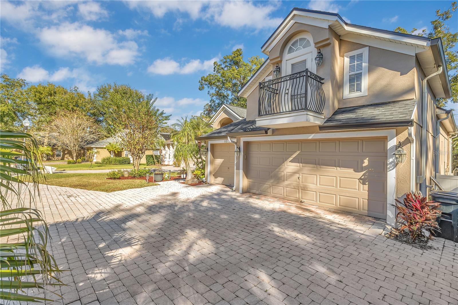 113 SECLUDED OAKS COURT