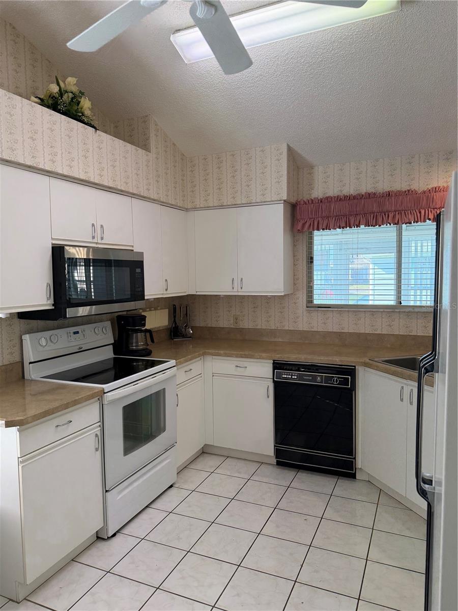 LADY LAKE ORANGE BLOSSOM GARDEN UNIT 14 (0396) - Residential