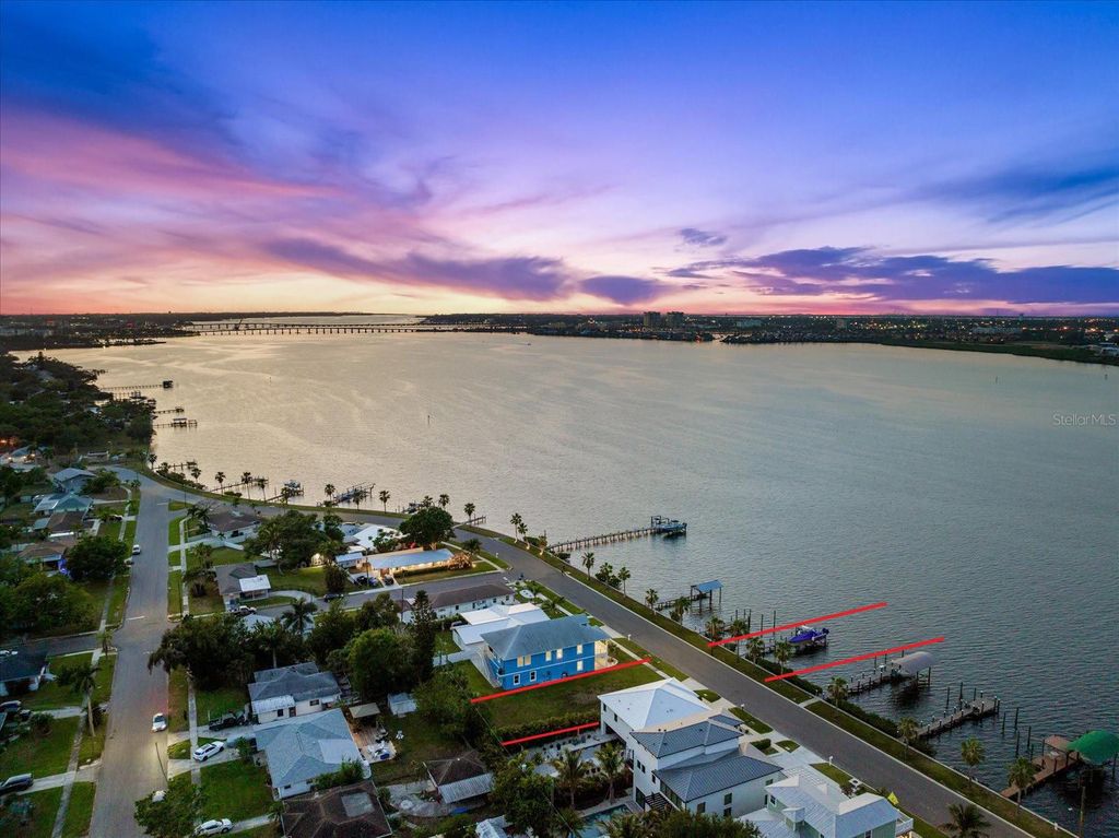 Photo of 1910 Riverside Drive E, Bradenton, FL 34208 (MLS # A4632262)