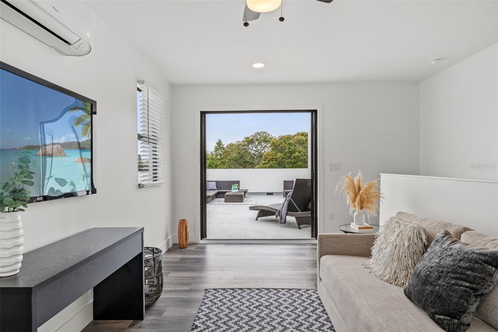 LATITUDES IN THE PARK TWNHMS - Residential