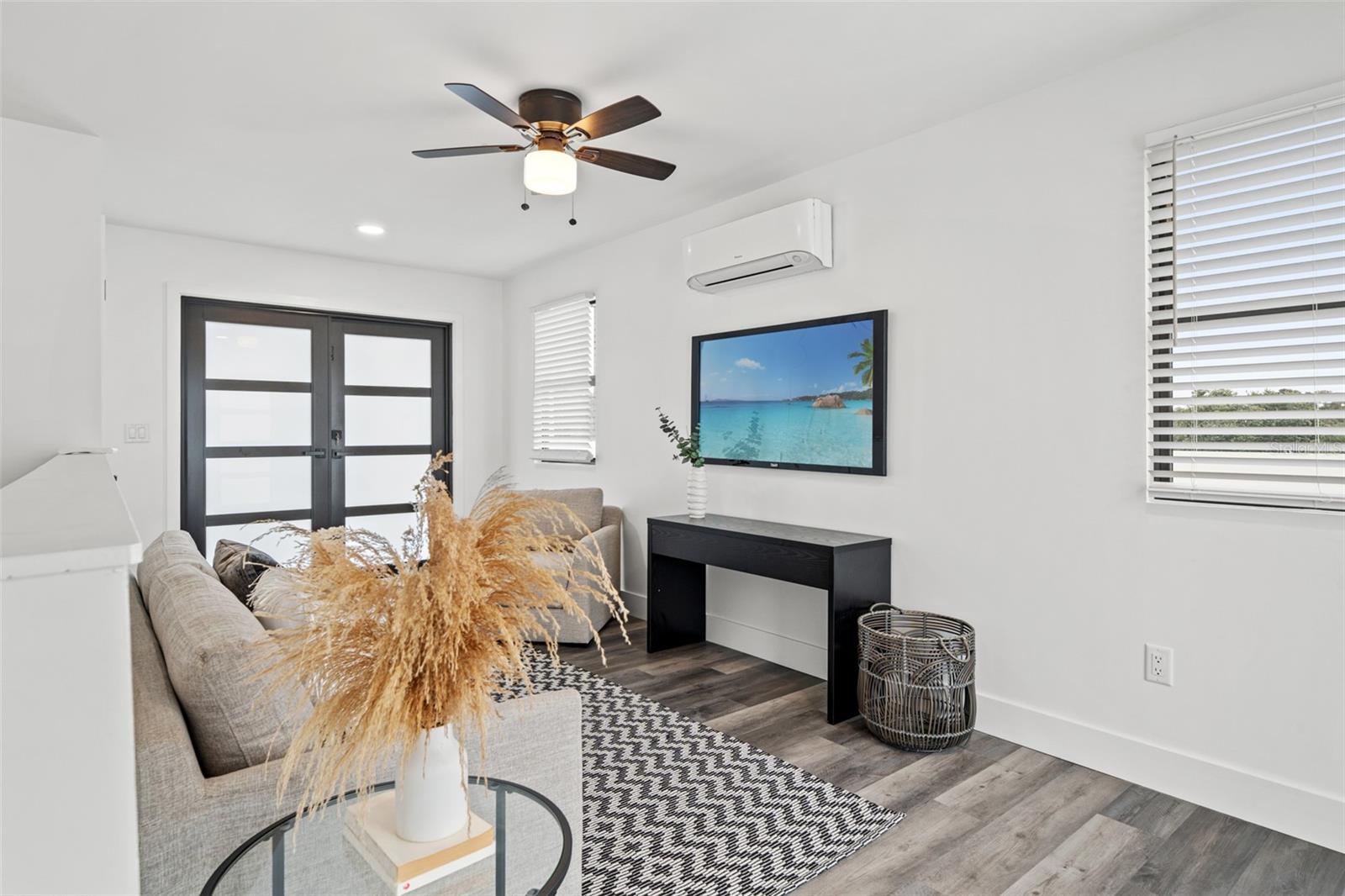 LATITUDES IN THE PARK TWNHMS - Residential