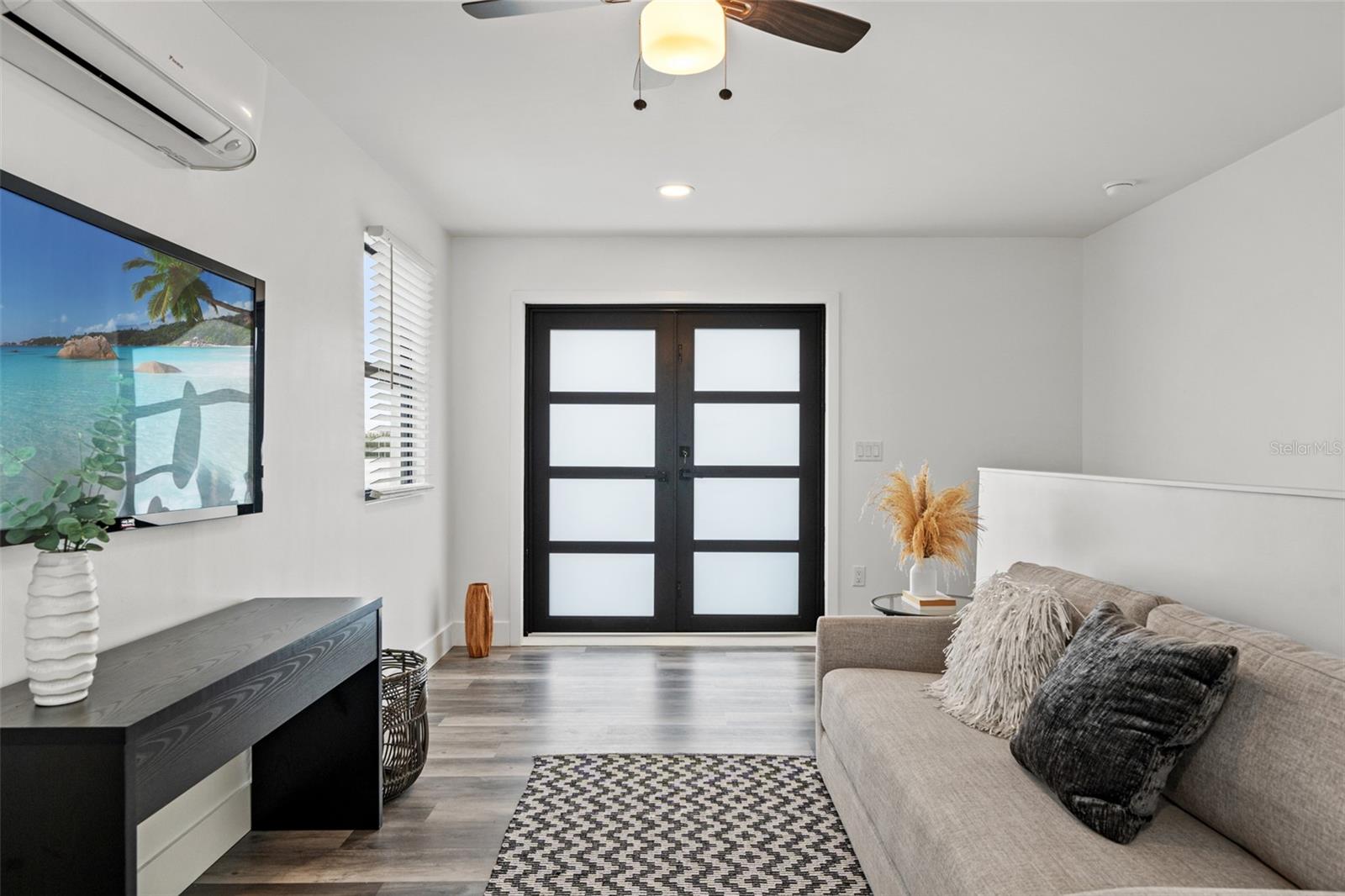 LATITUDES IN THE PARK TWNHMS - Residential