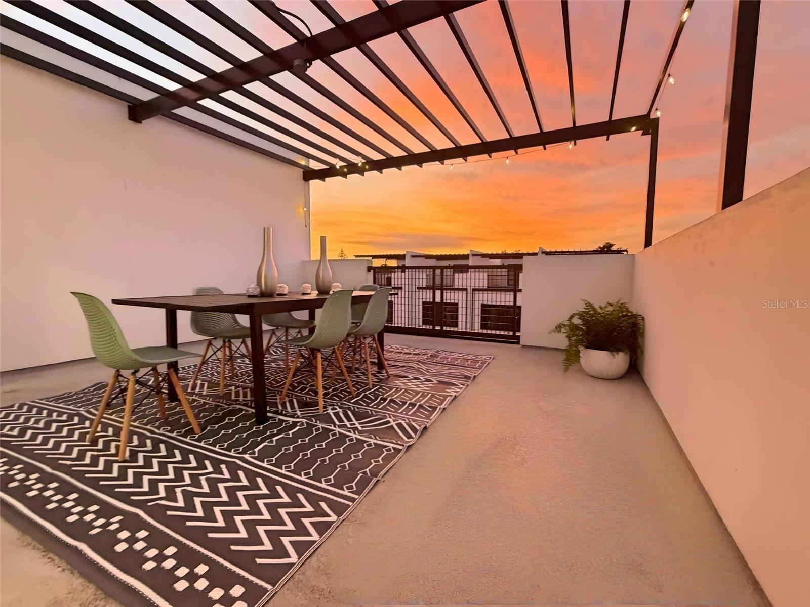 LATITUDES IN THE PARK TWNHMS - Residential