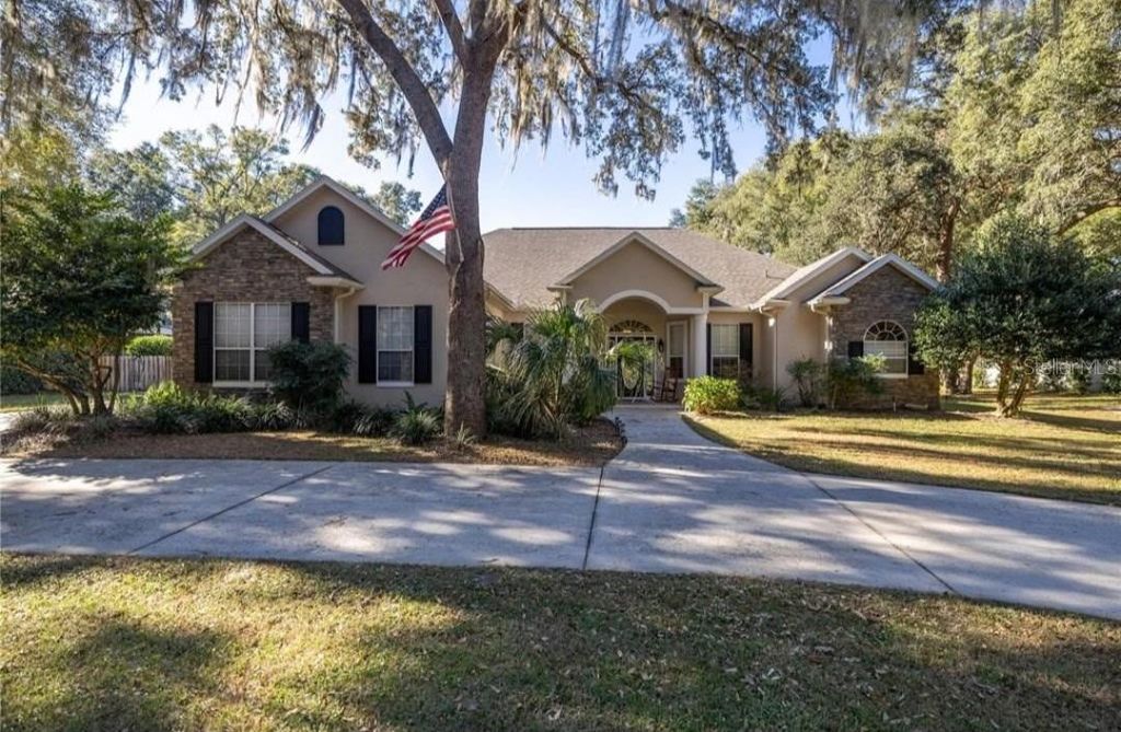 Photo of 5425 SE 44th Circle, Ocala, FL 34480 (MLS # OM700256)