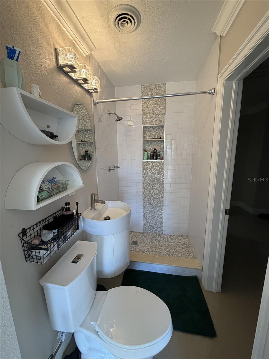 SUNSET BLUFFS ACRES - Residential Lease