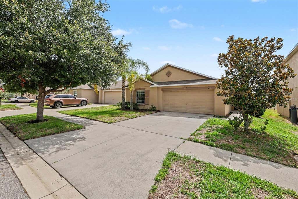 Photo of 204 English Channel Place, Dover, FL 33527 (MLS # O6422864)