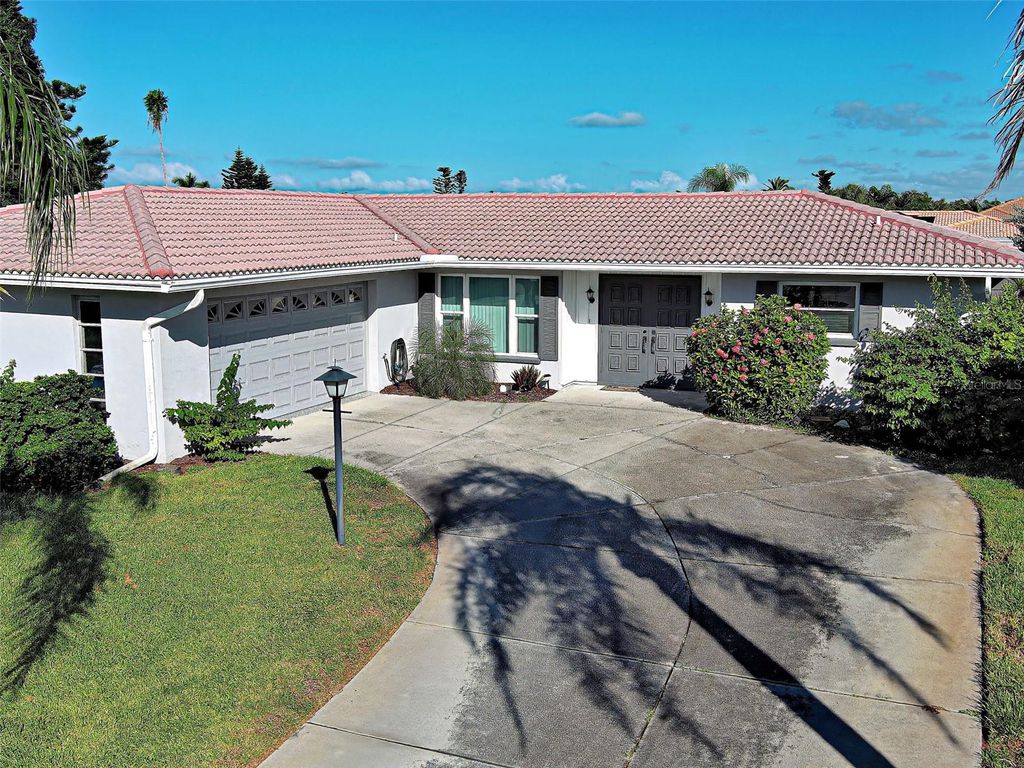 Photo of 7 Old Trail Road, Englewood, FL 34223 (MLS # D6144143)