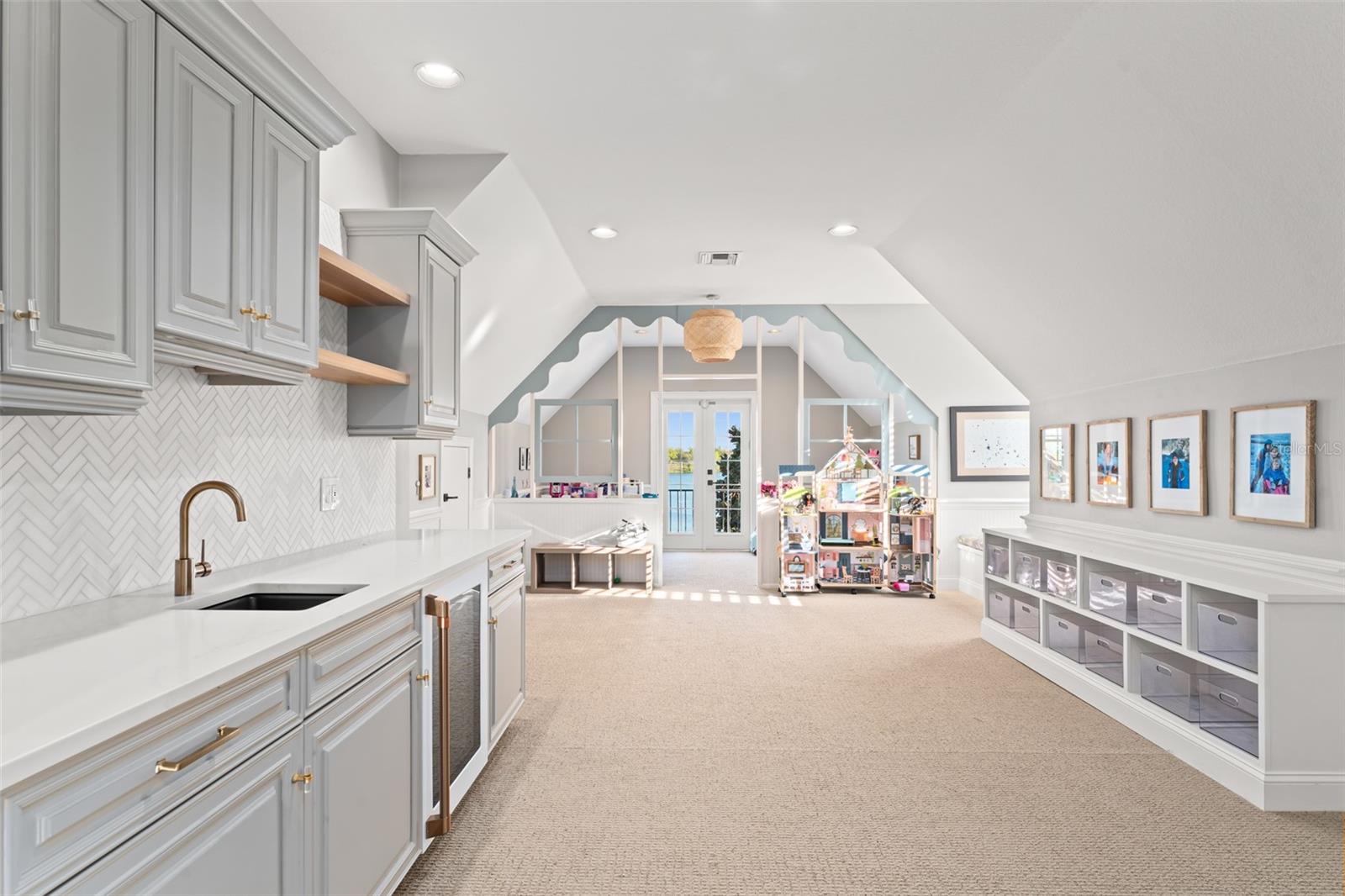 NORTHSHORE ESTATES - Residential