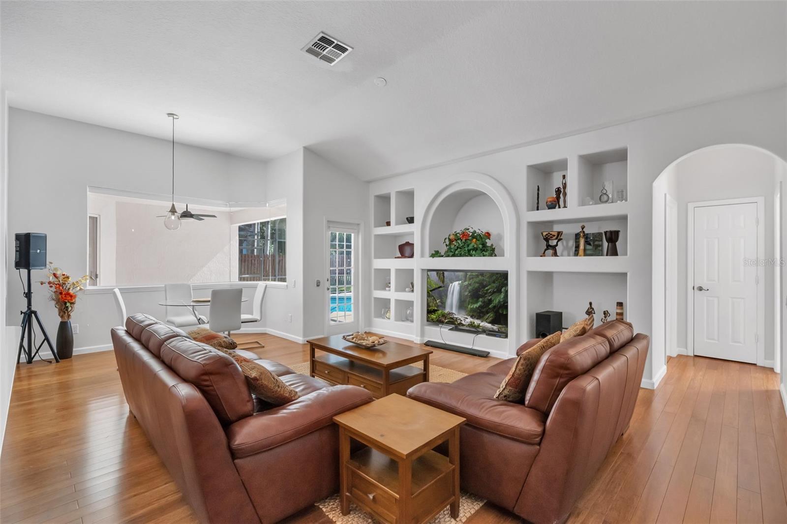 HAWKS NEST - Residential