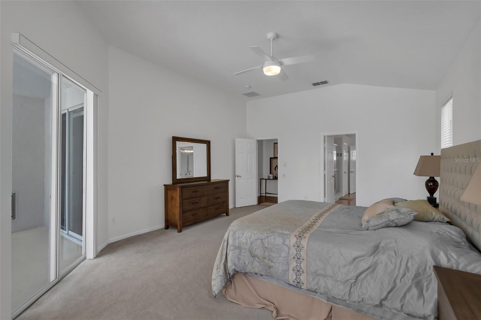 HAWKS NEST - Residential