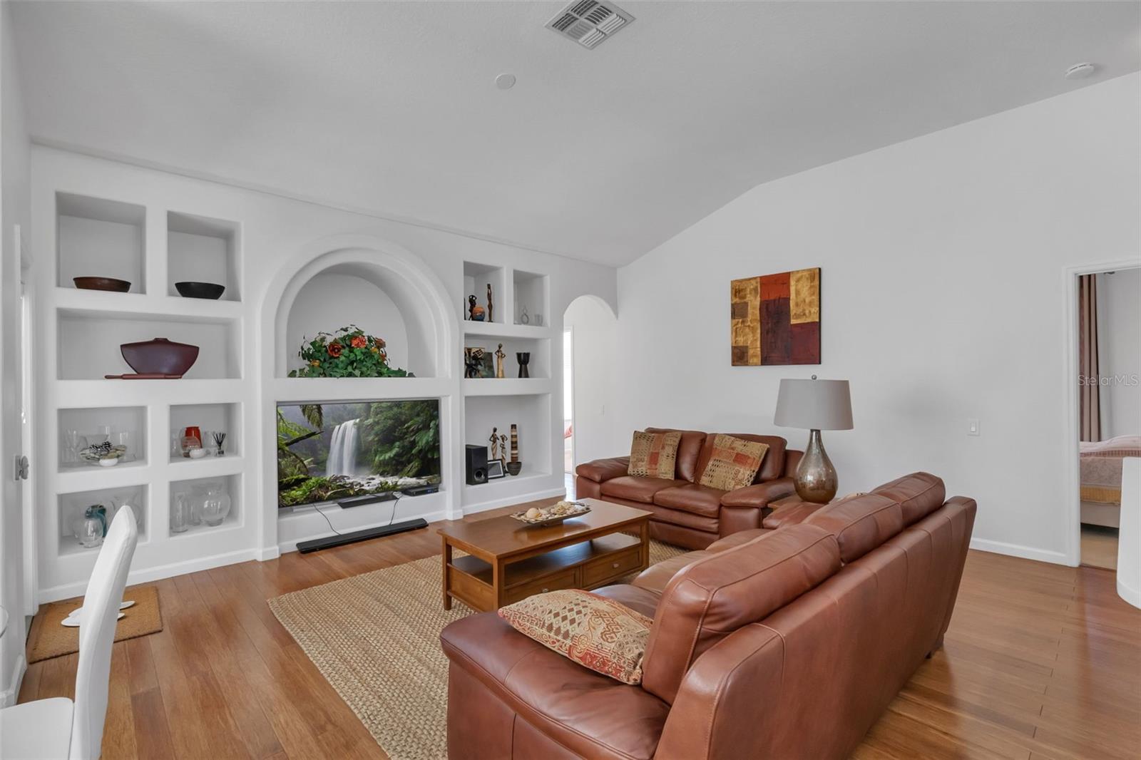 HAWKS NEST - Residential