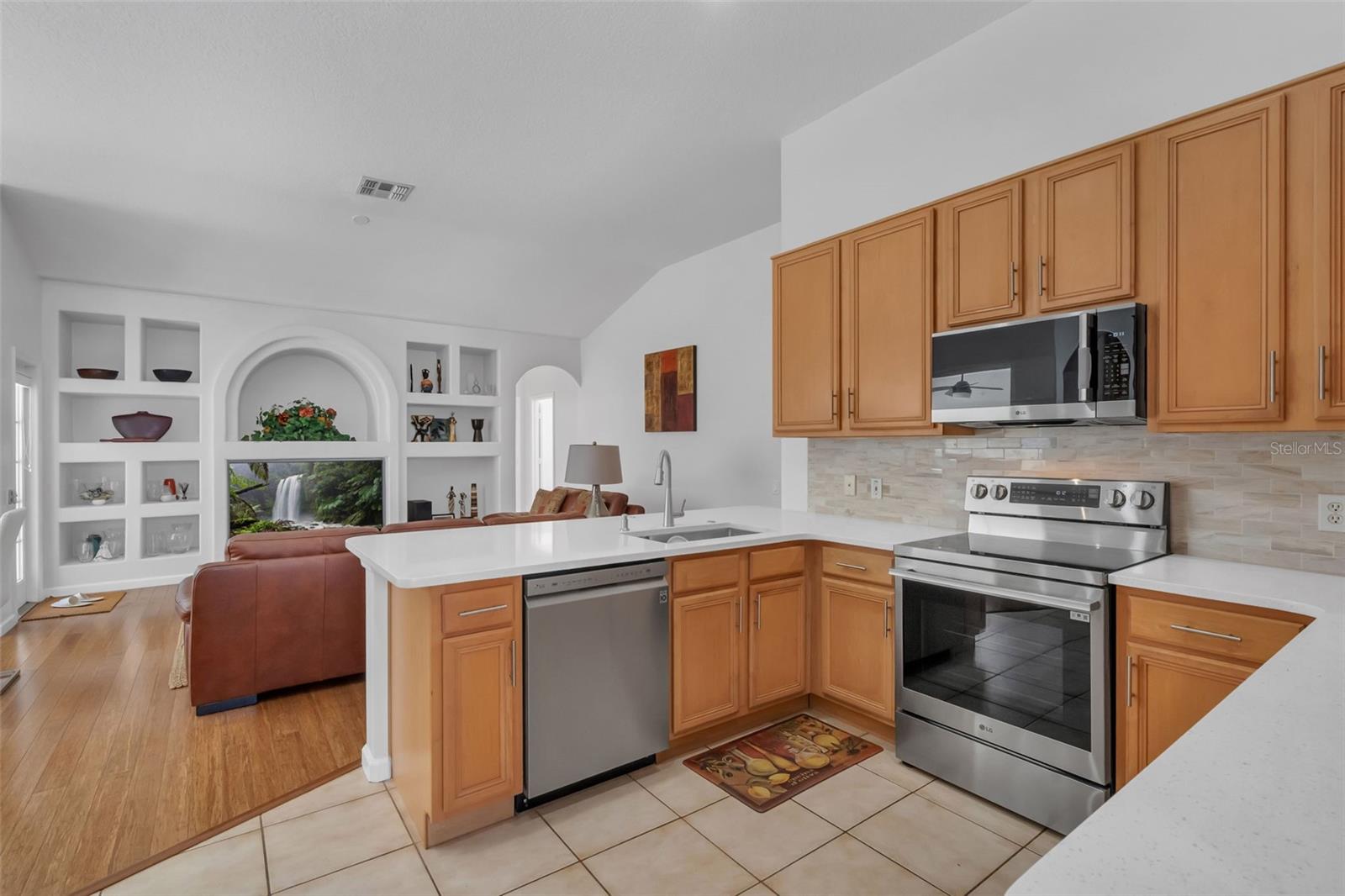 HAWKS NEST - Residential