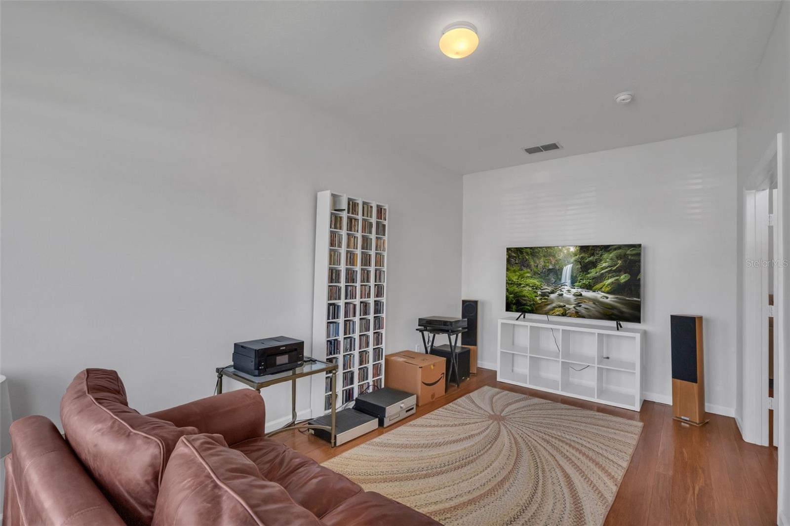 HAWKS NEST - Residential