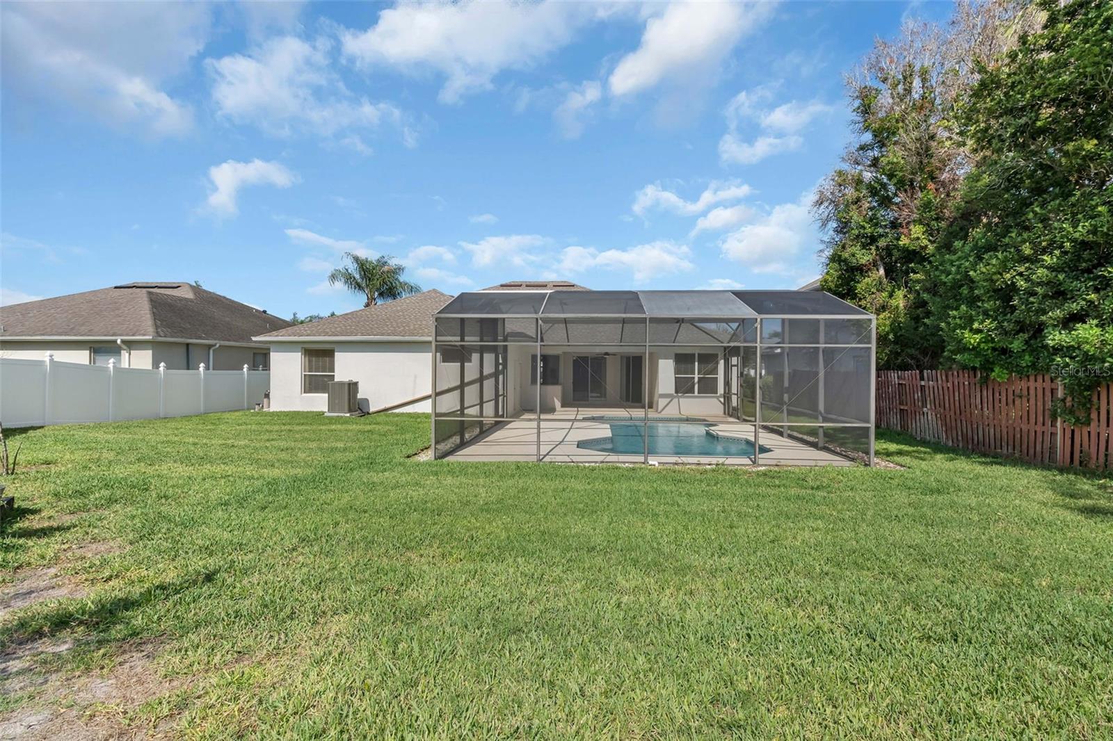 HAWKS NEST - Residential