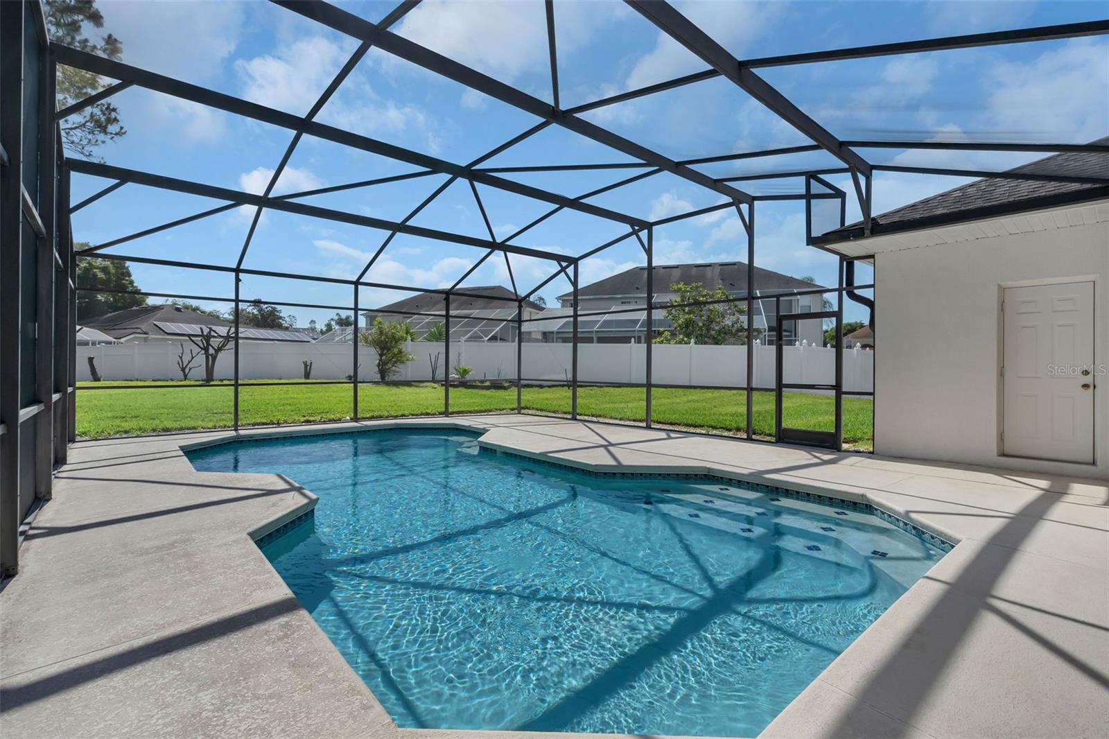 HAWKS NEST - Residential