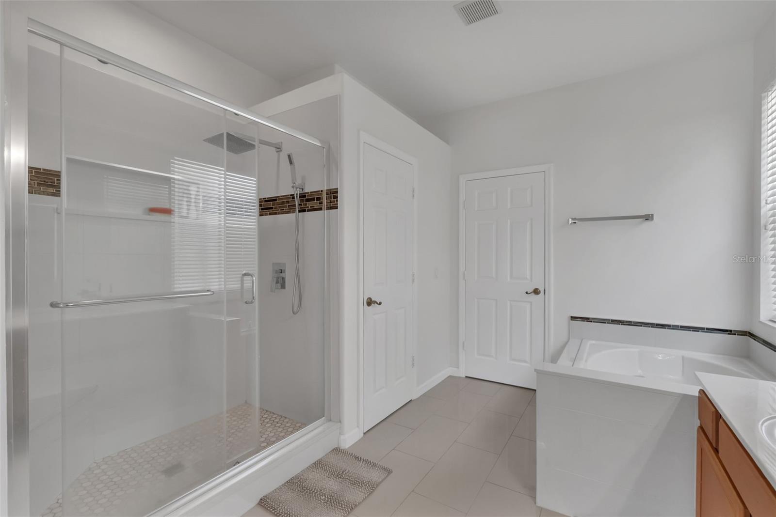 HAWKS NEST - Residential