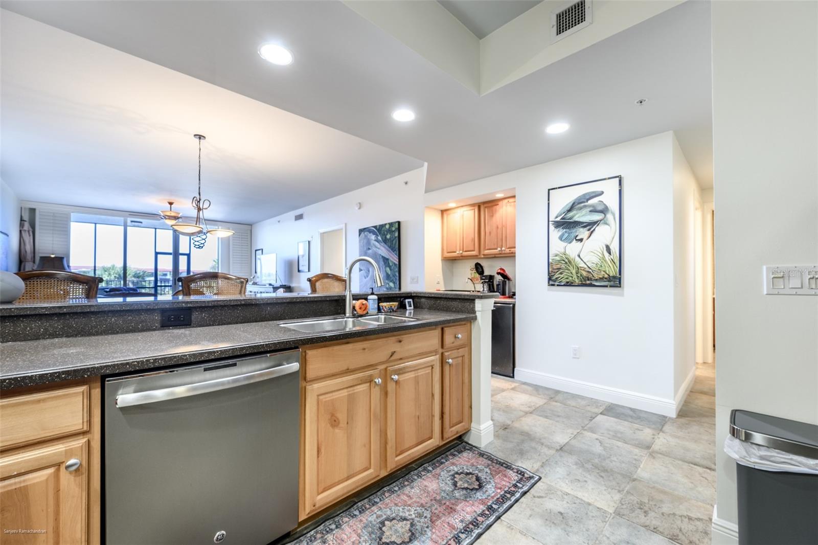 GRANDE ISLE TOWERS I & 02 PH I - Residential Lease