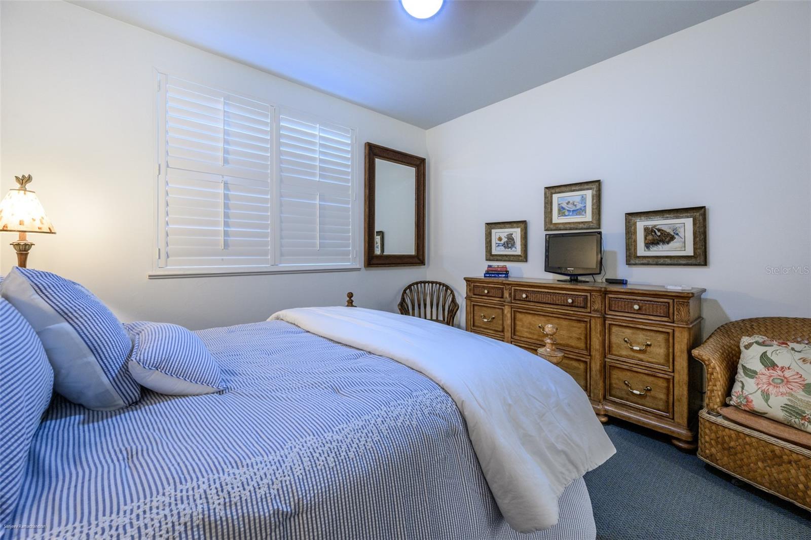 GRANDE ISLE TOWERS I & 02 PH I - Residential Lease