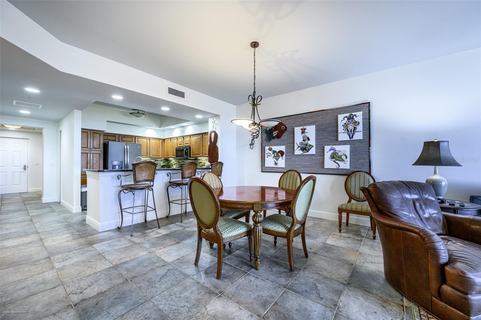 GRANDE ISLE TOWERS I & 02 PH I - Residential Lease