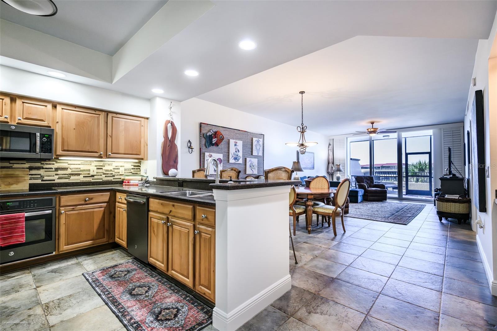 GRANDE ISLE TOWERS I & 02 PH I - Residential Lease