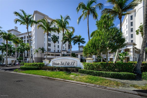 3313 SUNSET KEY CIR UNIT 104, PUNTA GORDA, FL 33955 - Image ba4decd46703f8a082fb23c28c4fe841/793193435