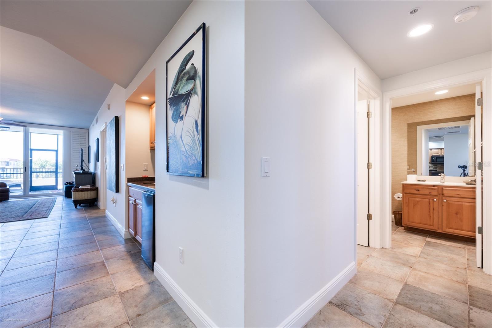 GRANDE ISLE TOWERS I & 02 PH I - Residential Lease