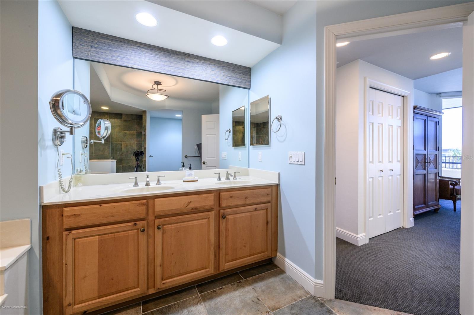 GRANDE ISLE TOWERS I & 02 PH I - Residential Lease